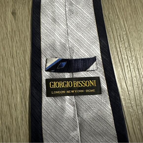 Giorgio Bissoni 100% Silk Gray, Blue & White Printed Tie - Picture 4 of 5